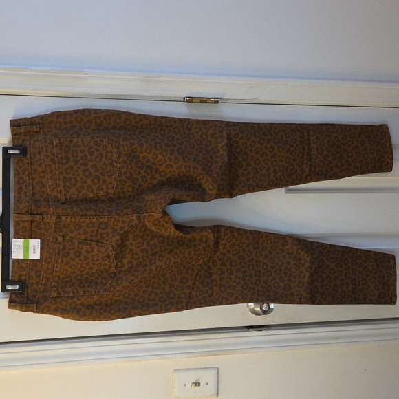 Time and Tru Leopard Print Jeans - Picture 5 of 6